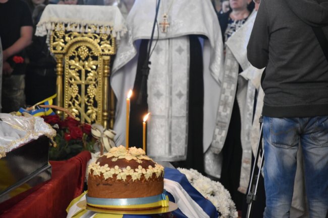 Скорботний день: у Луцьку провели в останню путь двох Героїв