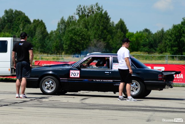 У Луцьку стартували видовищні змагання дрег-рейсерів. ФОТО