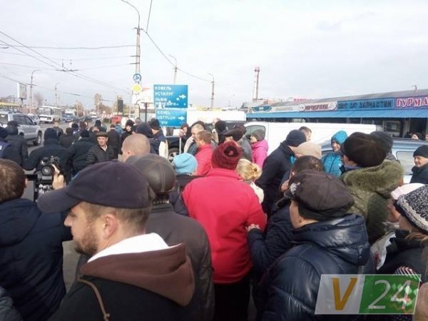 У Луцьку базарники з «Варшавки» ледь не побилися з муніципалами