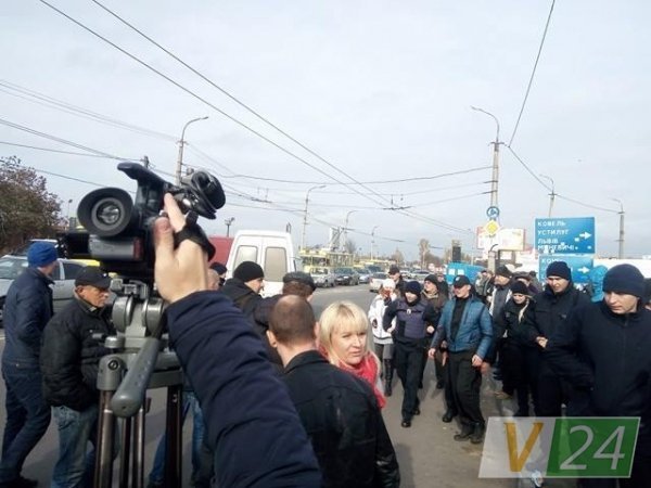 У Луцьку базарники з «Варшавки» ледь не побилися з муніципалами