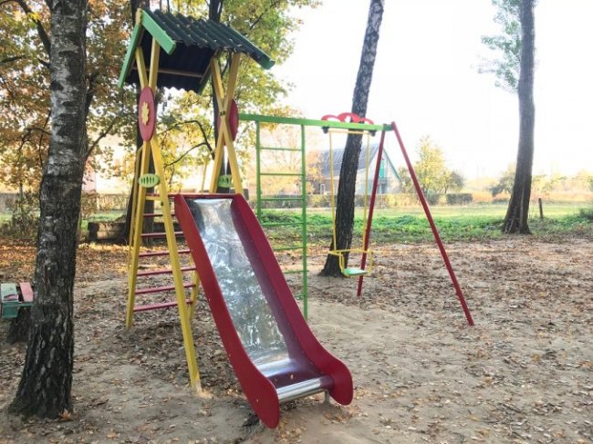 З турботою про малечу: волинські лісівники облаштували дитмайданчик. ФОТО