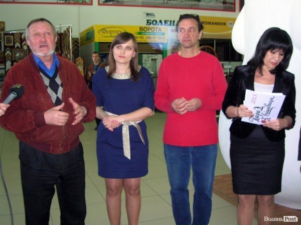 У Луцьку презентували 80-кілограмову диво-птаху. ФОТО