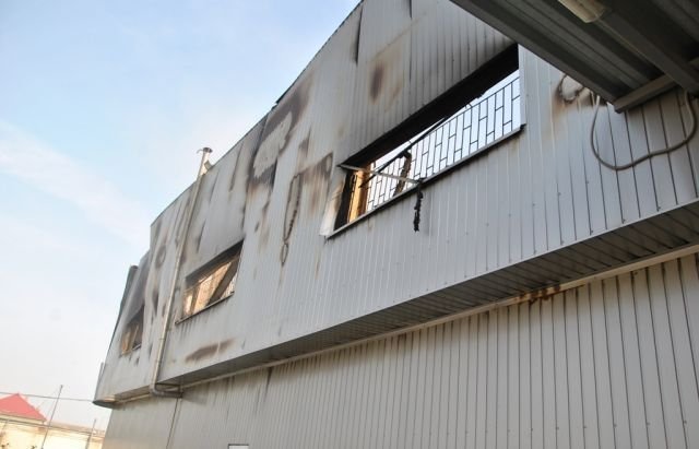 Показали, що залишилося від відділення «Нової пошти» після масштабної пожежі у Мукачеві