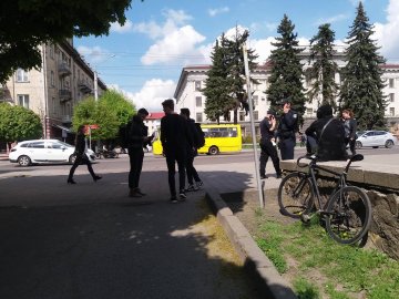 У центрі Луцька Mercedes збив велосипедиста і втік. ФОТО