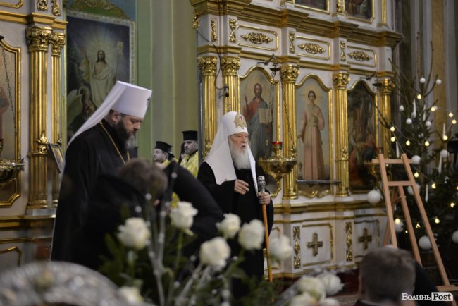 Томос, селфі та колядки: Петро Порошенко на Волині. ФОТОРЕПОРТАЖ