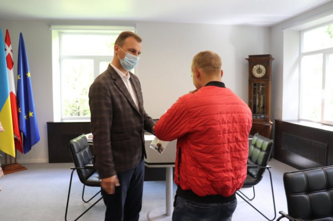 Дитині-сироті з Волині придбали квартиру