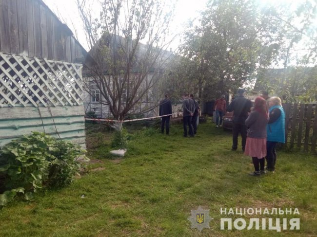 На Житомирщині невідомий через вікно будинку розстріляв подружжя: чоловік загинув, дружина – у реанімації. ФОТО 