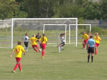 Волинська збірна з футболу серед дівчат програла суперницям. ВІДЕО