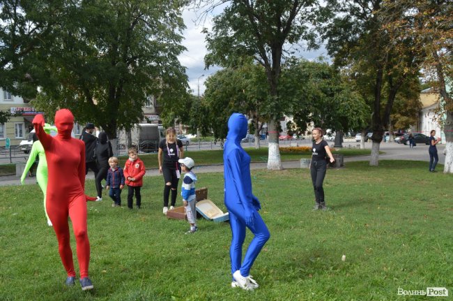 З хлібом, горілкою та кров’ю: у Луцьку відкрили фестиваль театрів. ФОТО