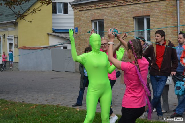 З хлібом, горілкою та кров’ю: у Луцьку відкрили фестиваль театрів. ФОТО