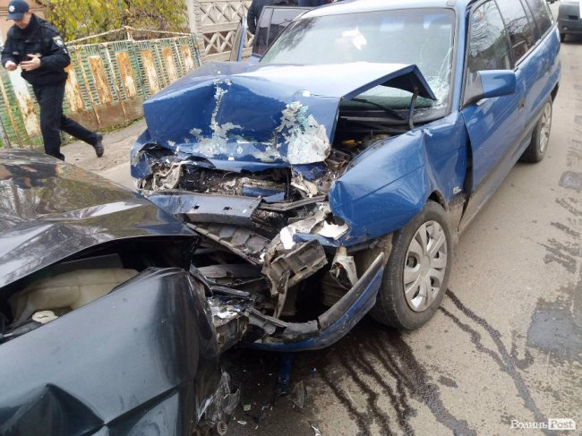 У Луцьку - аварія лоб в лоб з потерпілими. ФОТО