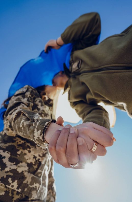 Захищають удвох Україну: на Волині одружилась закохана пара військових. ФОТО