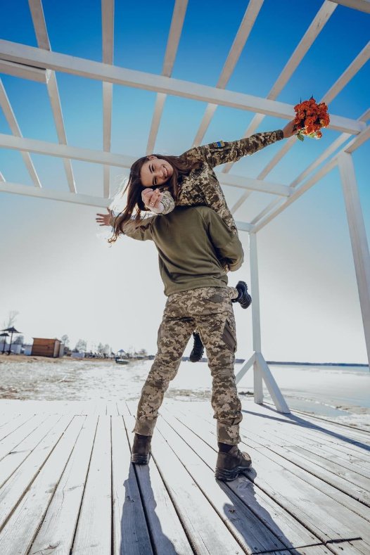 Захищають удвох Україну: на Волині одружилась закохана пара військових. ФОТО