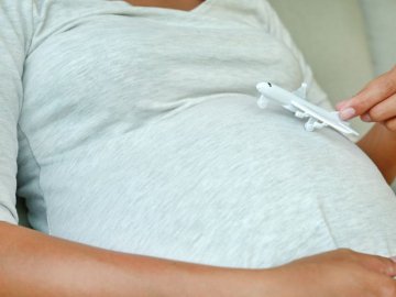 Як безпечно подорожувати вагітним та чи можна літати: поради волинських лікарів