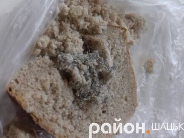 Неприємний «сюрприз»: волинянка  знайшла у хлібі металевий шкребок