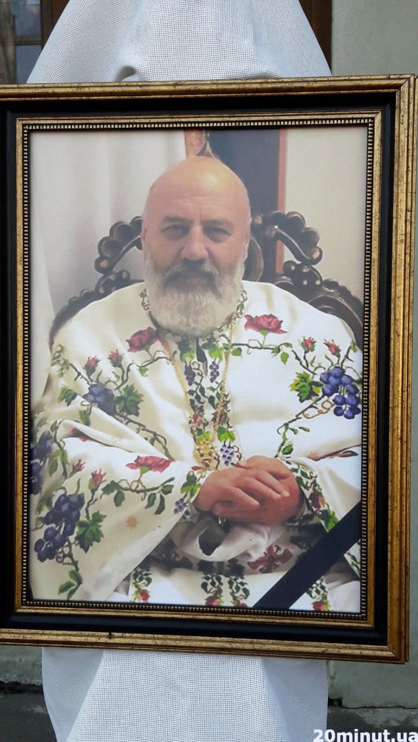 Тисячі людей у Тернополі прийшли попрощатися з братом митрополита Михаїла. ФОТО