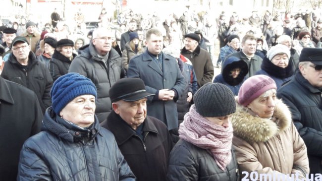 Тисячі людей у Тернополі прийшли попрощатися з братом митрополита Михаїла. ФОТО