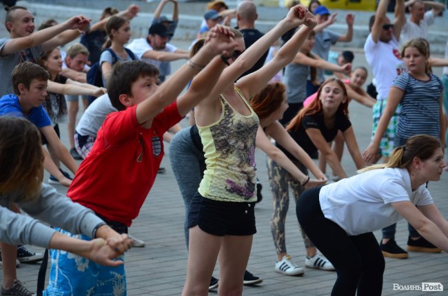 У Луцьку річницю «Ранкової руханки» відзначили тортом