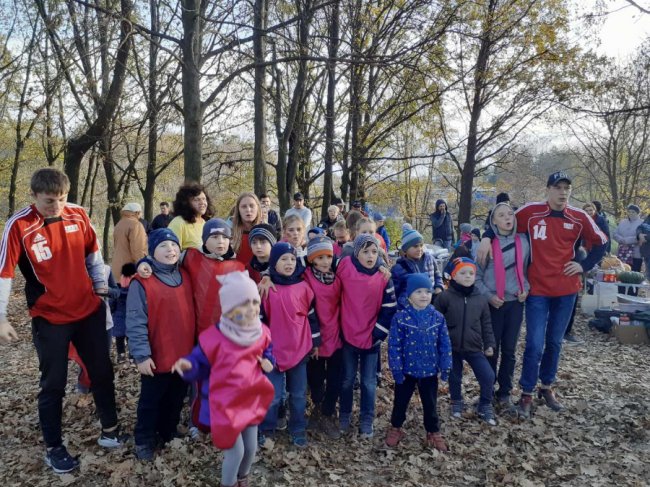 Їли кашу, грали хокей і змагалися: у Луцьку влаштували «Свято гарбуза». ФОТО