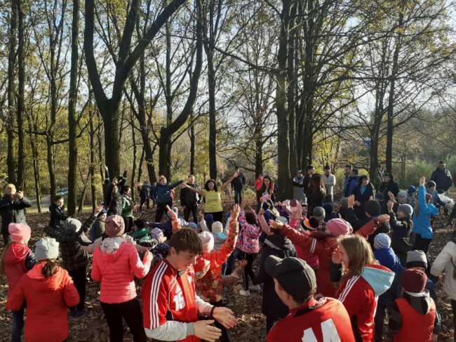 Їли кашу, грали хокей і змагалися: у Луцьку влаштували «Свято гарбуза». ФОТО