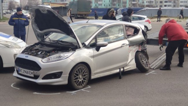 У Луцьку легковик зіштовхнувся з автомобілем рятувальників. ФОТО