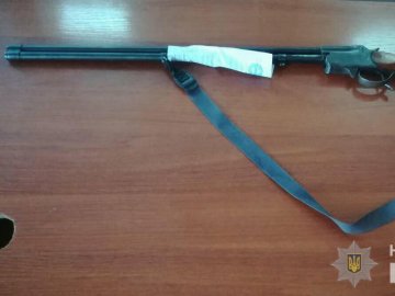 5 рушниць та 2 пістолети: волиняни добровільно здають нелегальну зброю