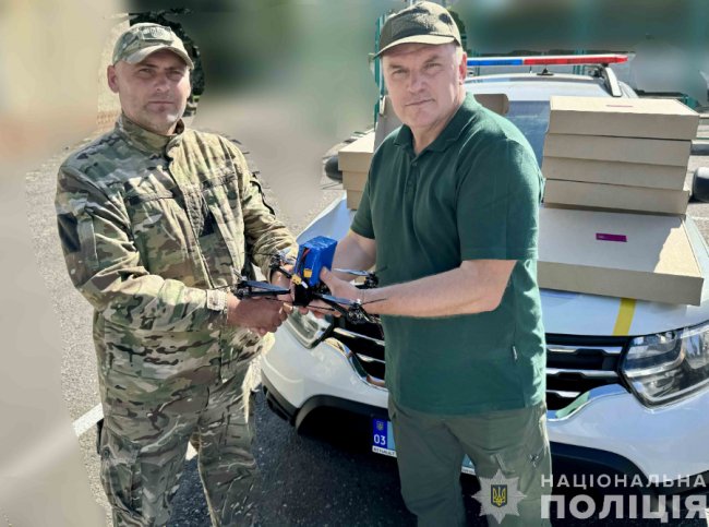 Поліцейські стрілецького батальйону Волині отримали 20 «бойових пташок» від колег із Запоріжжя