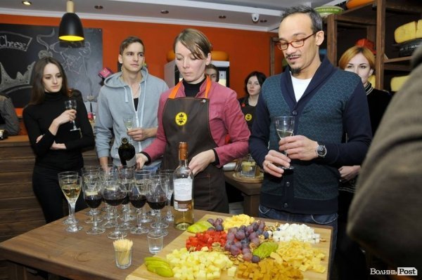 У Луцьку відкрили новий магазин «Сирне королівство»*