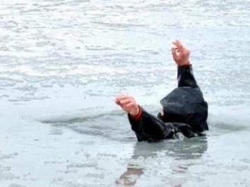 На Волині хлопець провалився під лід, його тіло вдалося знайти (фото 18+)