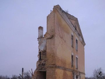 На Волині люди по цеглині розібрали колишню військову частину. ФОТО