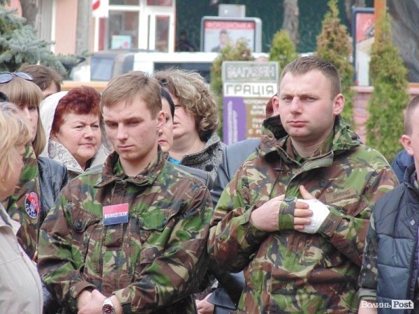 Шини, лампадки та «Правий сектор»: народне віче у Ковелі. ФОТО