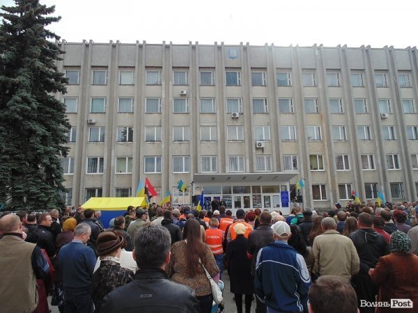 Шини, лампадки та «Правий сектор»: народне віче у Ковелі. ФОТО