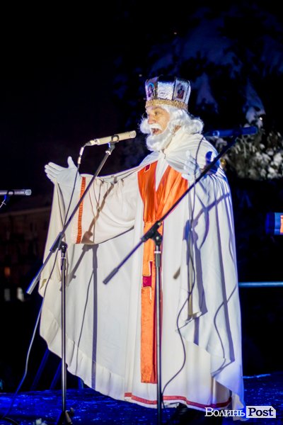 У Луцьку урочисто засвітили головну ялинку міста. ФОТО