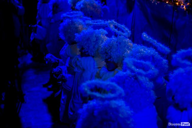 У Луцьку урочисто засвітили головну ялинку міста. ФОТО