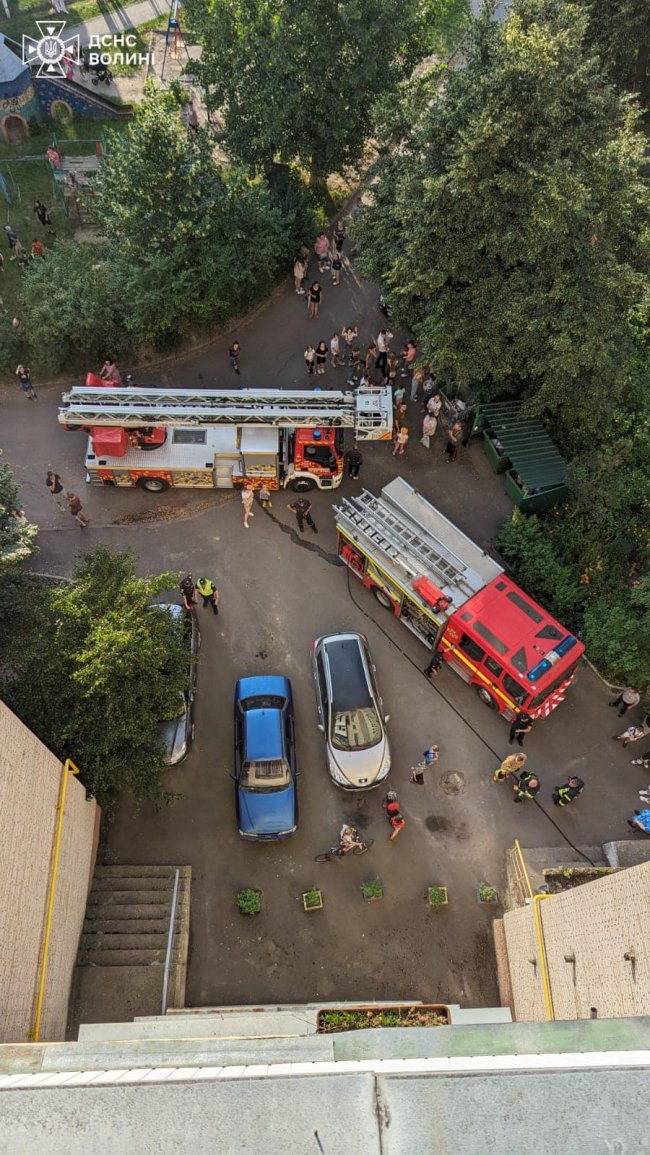 Загорівся холодильник: у Луцьку рятувальники ліквідували пожежу у квартирі