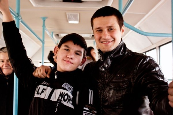 Дітям-інвалідам подарували автобус