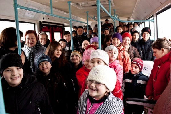 Дітям-інвалідам подарували автобус