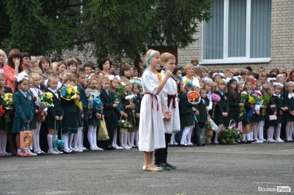 Депутати Ткачук і Яручик привітали луцьких школярів з Першим вересня. ФОТО*