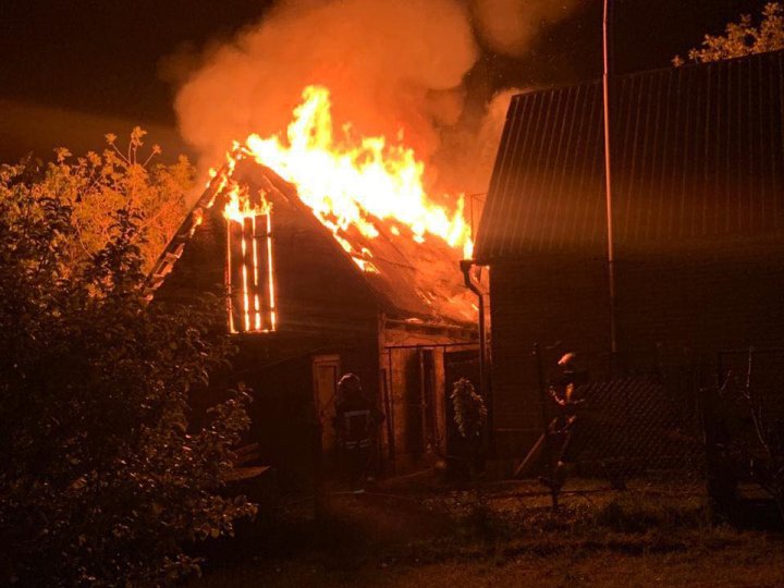 Під Луцьком вогнеборці врятували від пожежі житловий будинок