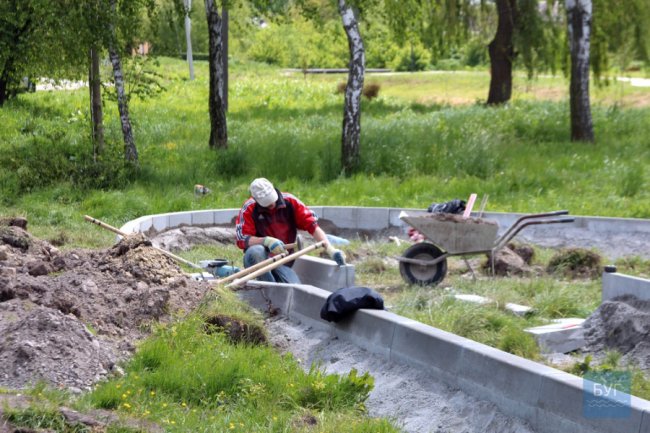 Дитячий майданчик та відеонагляд: у Володимирі облаштовують рекреаційну зону біля річки