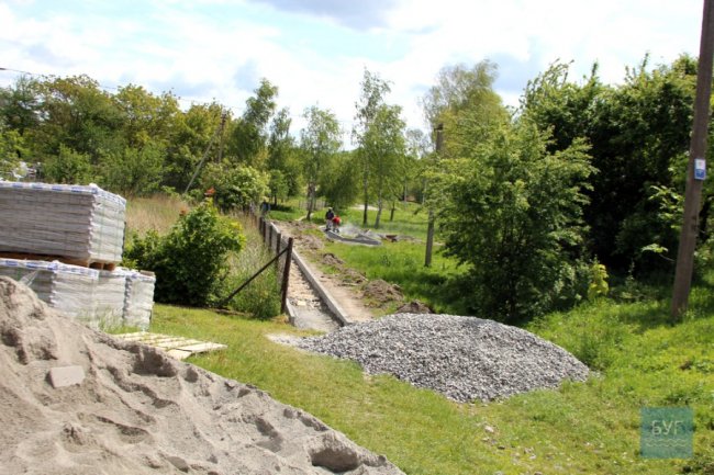 Дитячий майданчик та відеонагляд: у Володимирі облаштовують рекреаційну зону біля річки