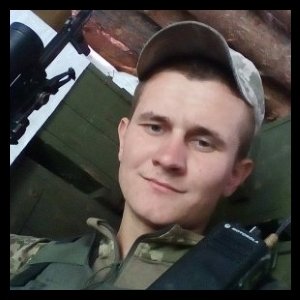 Максим Наріжний. Загинув 27 березня внаслідок підриву на розтяжці під Новолуганським разом із Растішкою-Писаренком. Так само 21-річний. Хлопці обстежували територію для подальшого розташування ПЗРК