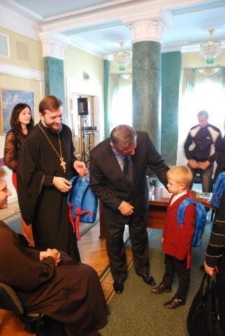 Благодійна шкільна акція в Луцьку. ФОТО