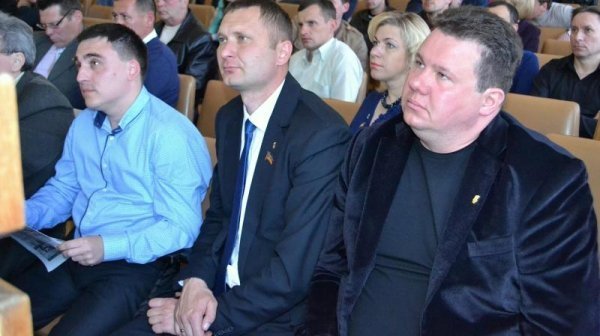 Депутат і чиновник адміністрації Назарій Загоровський на фото справа. Фото із Фейсбук-сторінки депутата