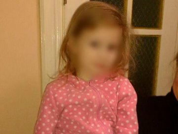 У Луцьку на дитячому майданчику загубилась маленька дівчинка