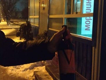 Порушники-рецидивісти: кіоск у Луцьку знову попався на «нічному» алкоголі