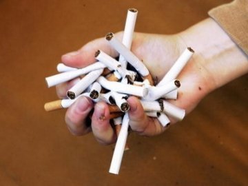 Цигарки не рятують від стресу, – вчені