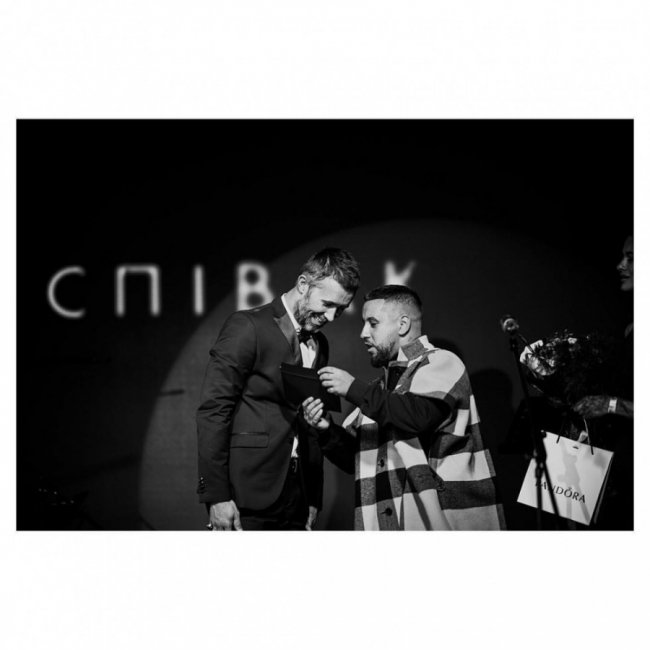 Monatik вразив публіку костюмом на відомій церемонії. ФОТО