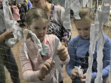 Луцьким школам виділять кошти на плетіння маскувальних сіток