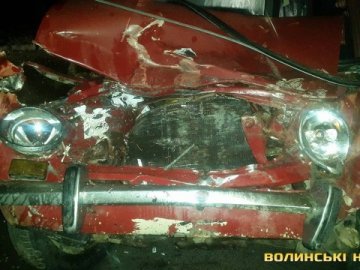 «Жигулі» врізалися у сміттєвоза: водія ледь дістали з розтрощеної кабіни